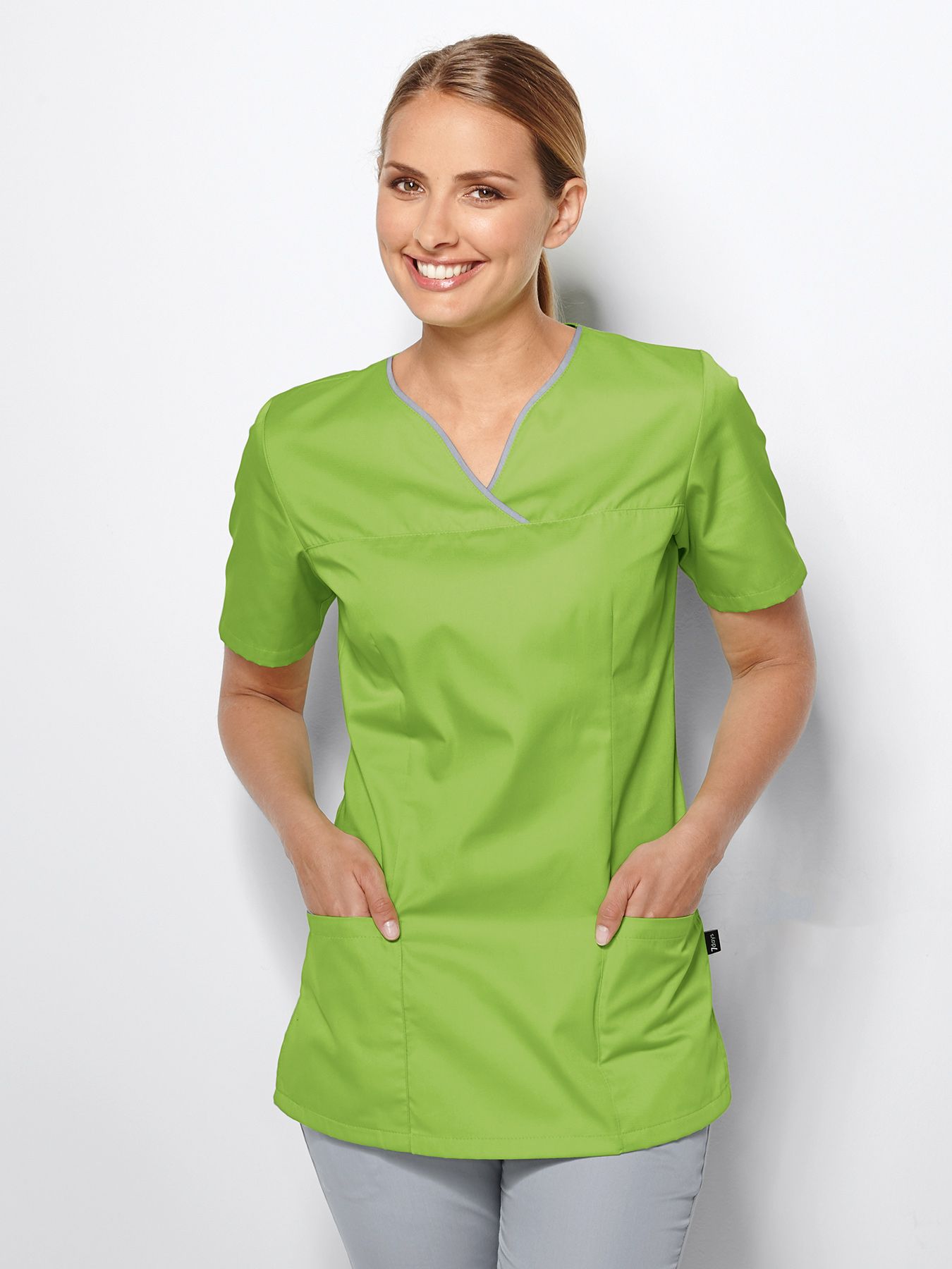 Tunique médicale facile à enfiler avec passepoil coloré