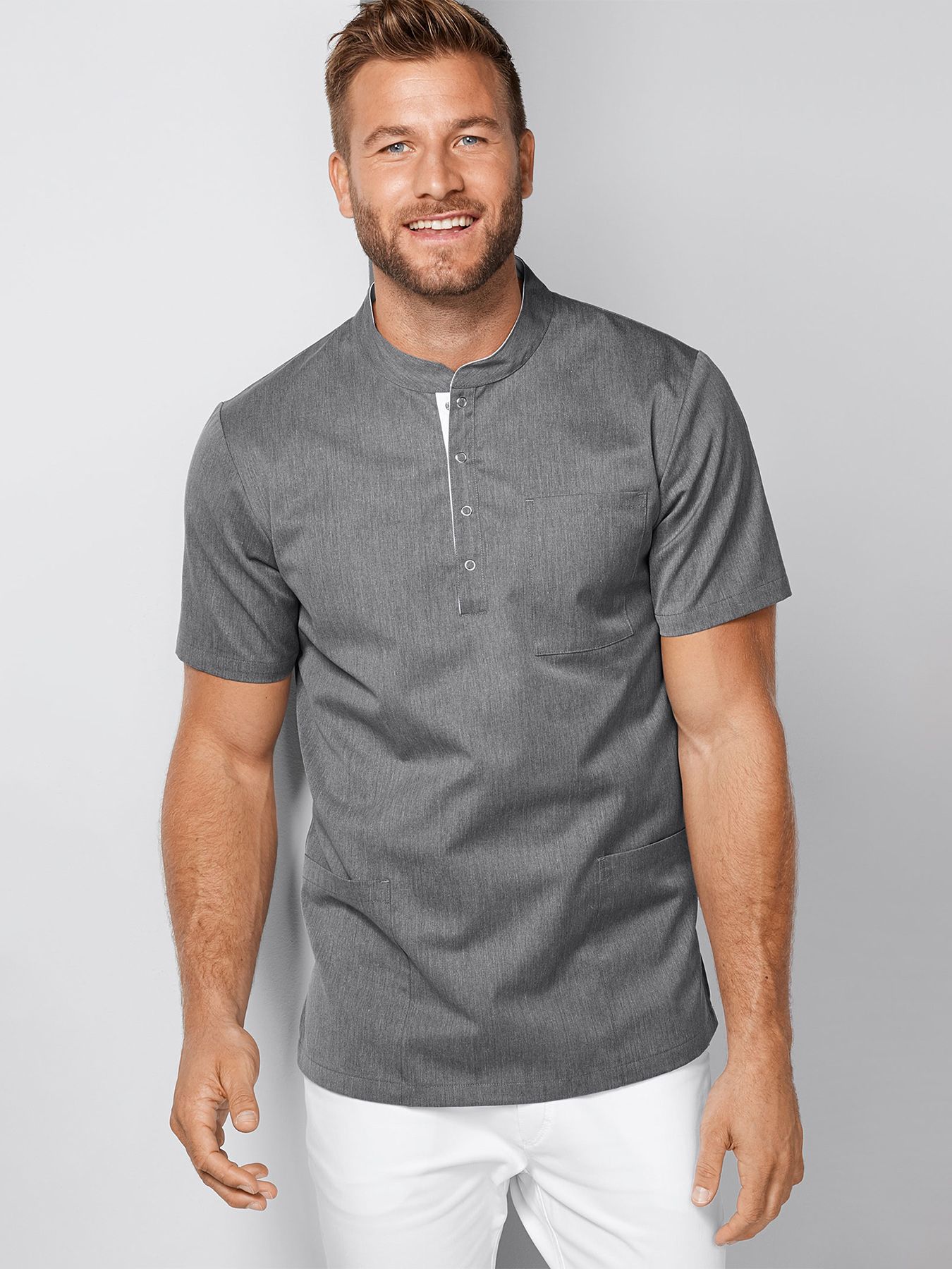 Tunique médicale à encolure V