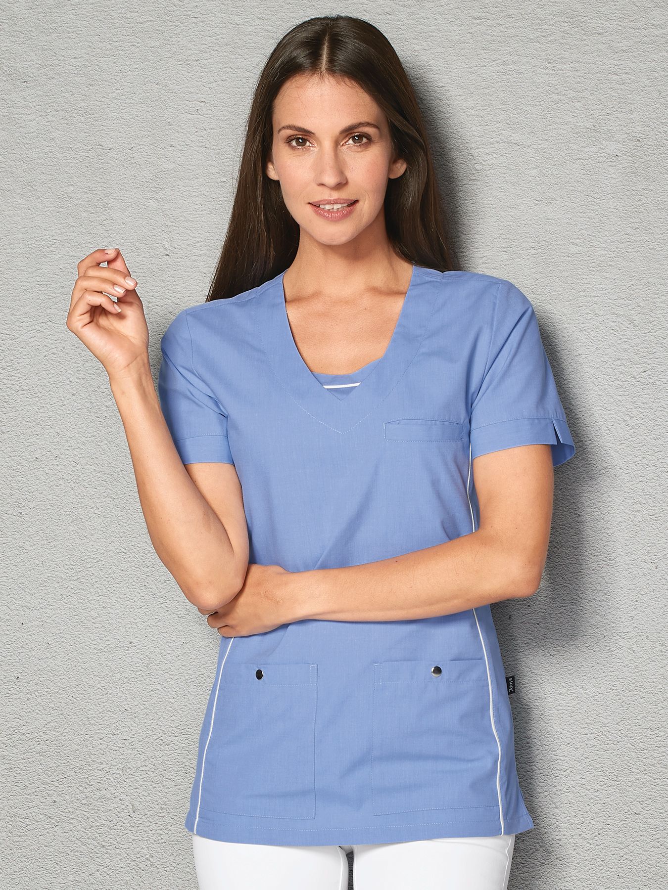 Tunique médicale à encolure V