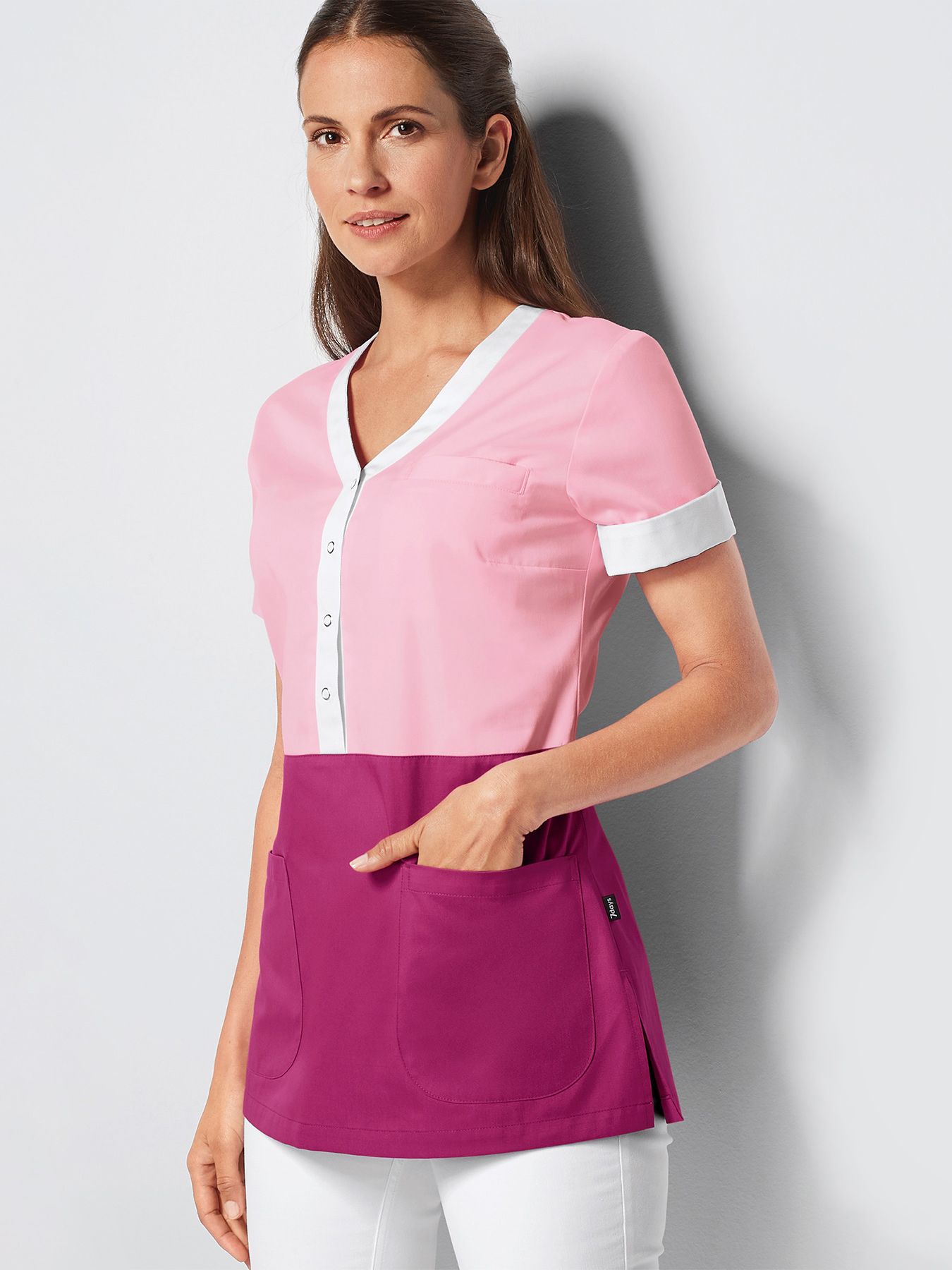 Tunique médicale à encolure V